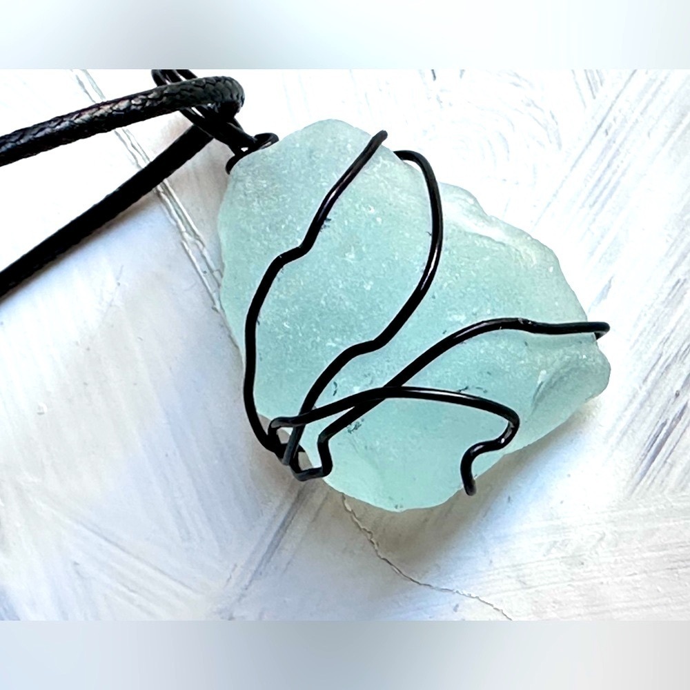 RUBYRUDI Artisan Beach Glass Pendant Wire Wrapped Handmade Art To Wear 4226 Y